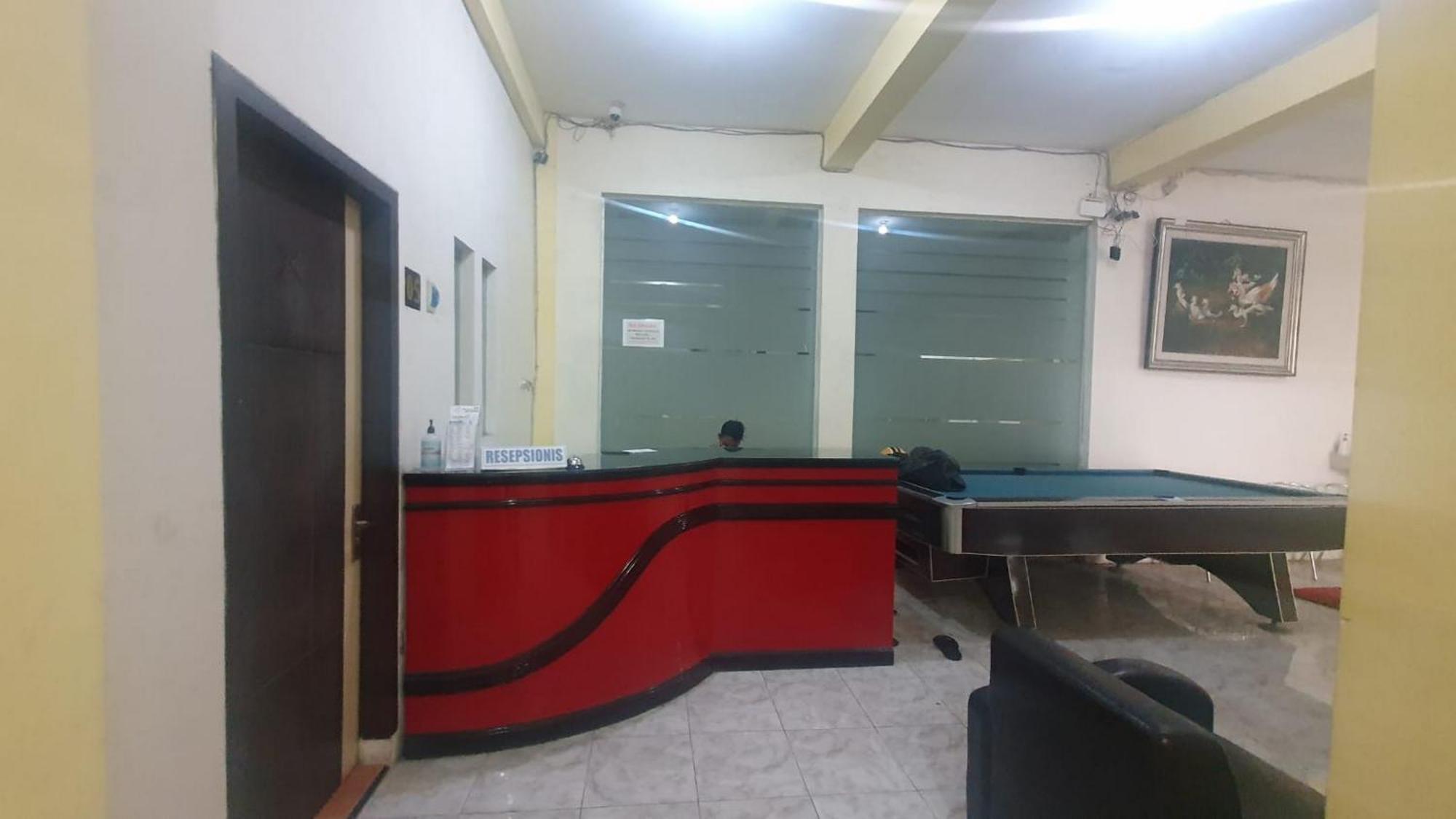 Reddoorz Syariah At Demasto Homestay Jember Exterior photo